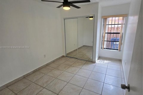 House in Miami, Florida 3 bedrooms, 106.28 sq.m. № 1382961 - photo 23