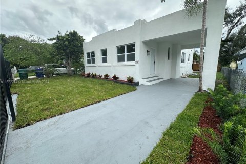 House in Miami, Florida 3 bedrooms, 125.98 sq.m. № 1394888 - photo 3