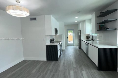 Casa en venta en Miami, Florida, 3 dormitorios, 125.98 m2 № 1394888 - foto 17