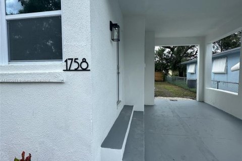 Casa en venta en Miami, Florida, 3 dormitorios, 125.98 m2 № 1394888 - foto 4