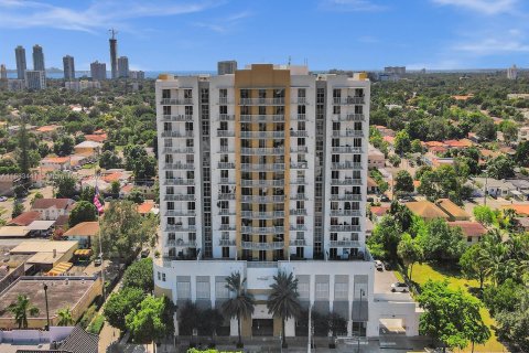 Copropriété à vendre à Miami, Floride: 2 chambres, 82.78 m2 № 1162785 - photo 2