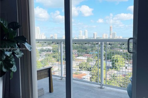 Condo in Miami, Florida, 2 bedrooms  № 1162785 - photo 19