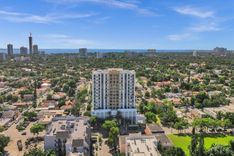 Condo in Miami, Florida, 2 bedrooms  № 1162785 - photo 13