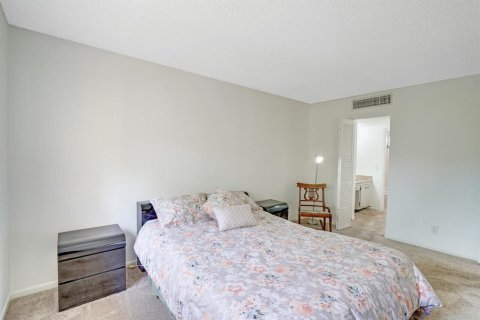 Condo in Tamarac, Florida, 1 bedroom  № 581093 - photo 17