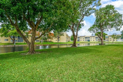 Condo in Tamarac, Florida, 1 bedroom  № 581093 - photo 8