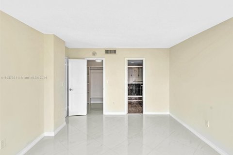 Copropriété à vendre à Hallandale Beach, Floride: 2 chambres, 102.19 m2 № 1309903 - photo 30