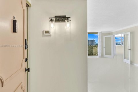 Copropriété à vendre à Hallandale Beach, Floride: 2 chambres, 102.19 m2 № 1309903 - photo 2