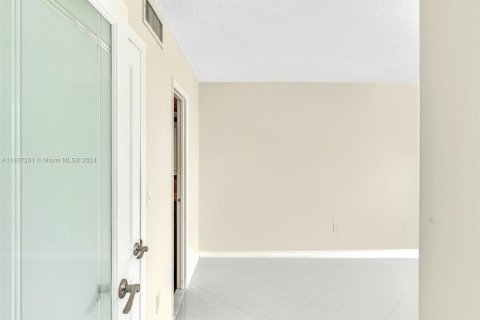 Copropriété à vendre à Hallandale Beach, Floride: 2 chambres, 102.19 m2 № 1309903 - photo 26