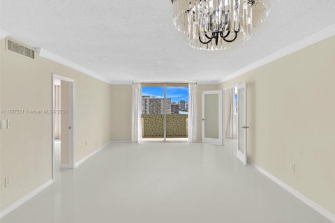 Copropriété à vendre à Hallandale Beach, Floride: 2 chambres, 102.19 m2 № 1309903 - photo 1