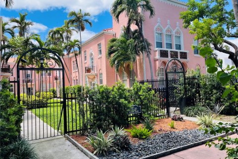 Condo in Miami Beach, Florida, 1 bedroom  № 1141916 - photo 1