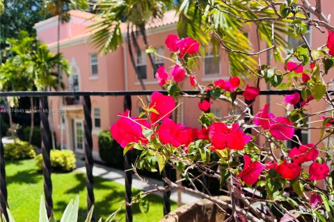 Condo in Miami Beach, Florida, 1 bedroom  № 1141916 - photo 11