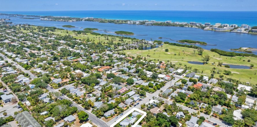 Villa ou maison à Lake Worth, Floride 3 chambres, 139.35 m2 № 1183399