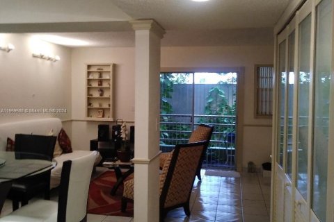 Townhouse in Miami, Florida 2 bedrooms, 102.94 sq.m. № 1364251 - photo 2