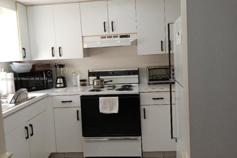 Townhouse in Miami, Florida 2 bedrooms, 102.94 sq.m. № 1364251 - photo 6