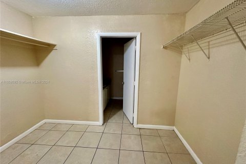 Adosado en alquiler en Miami Gardens, Florida, 3 dormitorios, 112.32 m2 № 1364252 - foto 15