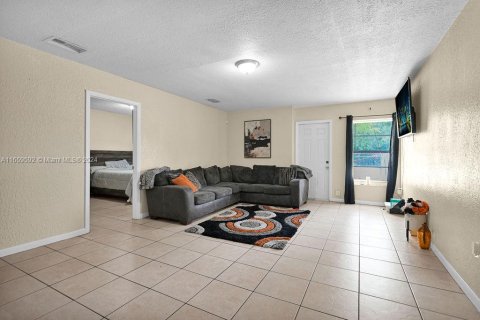 Touwnhouse à louer à Miami Gardens, Floride: 3 chambres, 112.32 m2 № 1364252 - photo 4