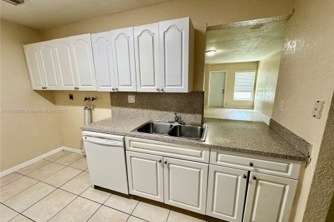 Touwnhouse à louer à Miami Gardens, Floride: 3 chambres, 112.32 m2 № 1364252 - photo 8