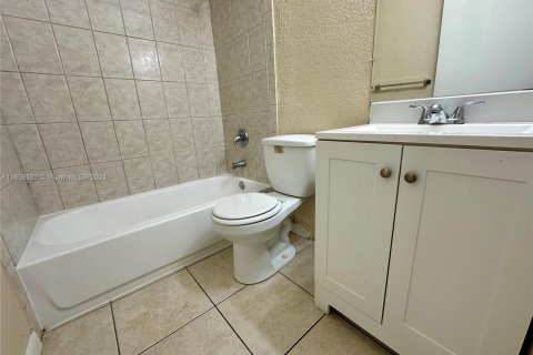 Touwnhouse à louer à Miami Gardens, Floride: 3 chambres, 112.32 m2 № 1364252 - photo 24