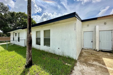 Townhouse in Miami Gardens, Florida 3 bedrooms, 112.32 sq.m. № 1364252 - photo 11