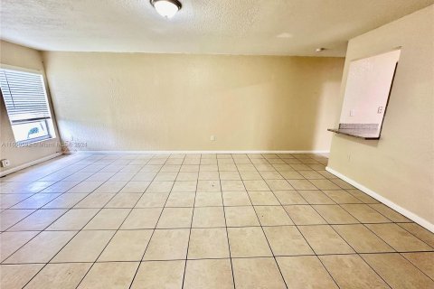 Touwnhouse à louer à Miami Gardens, Floride: 3 chambres, 112.32 m2 № 1364252 - photo 22