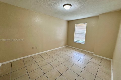 Townhouse in Miami Gardens, Florida 3 bedrooms, 112.32 sq.m. № 1364252 - photo 14