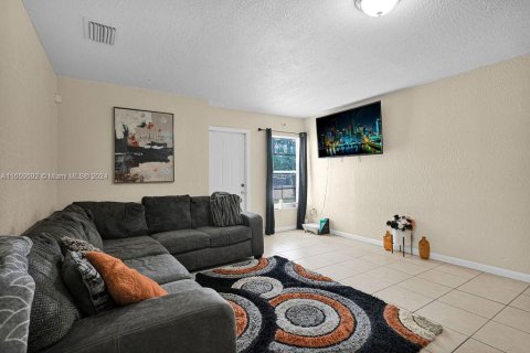 Touwnhouse à louer à Miami Gardens, Floride: 3 chambres, 112.32 m2 № 1364252 - photo 3