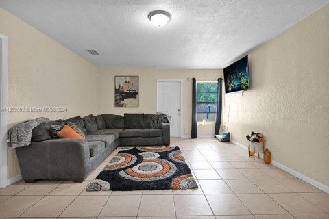 Townhouse in Miami Gardens, Florida 3 bedrooms, 112.32 sq.m. № 1364252 - photo 5