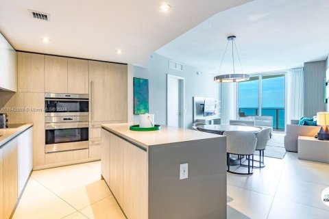 Condominio en venta en Hollywood, Florida, 2 dormitorios, 105.54 m2 № 1321222 - foto 2