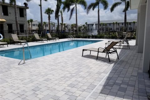 Townhouse in Stuart, Florida 3 bedrooms, 137.03 sq.m. № 1321245 - photo 25