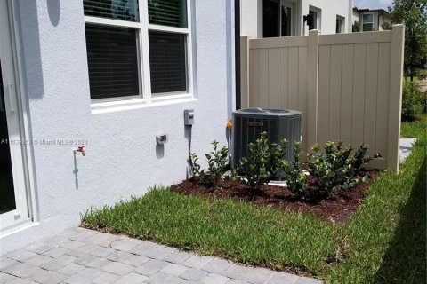 Townhouse in Stuart, Florida 3 bedrooms, 137.03 sq.m. № 1321245 - photo 21