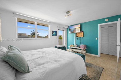 Condo in Miami Beach, Florida, 1 bedroom  № 1397564 - photo 18