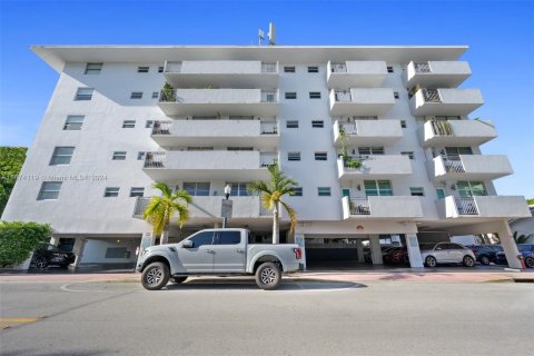 Condominio en venta en Miami Beach, Florida, 1 dormitorio, 58.16 m2 № 1397564 - foto 2