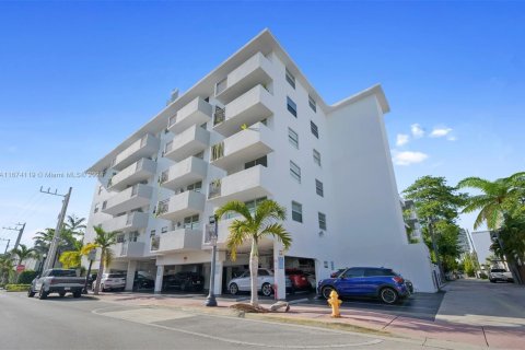 Condominio en venta en Miami Beach, Florida, 1 dormitorio, 58.16 m2 № 1397564 - foto 1