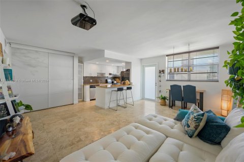 Condo in Miami Beach, Florida, 1 bedroom  № 1397564 - photo 10