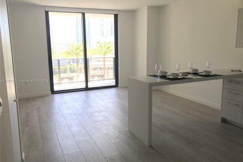 Condominio en alquiler en Miami, Florida, 1 dormitorio, 73.58 m2 № 1397567 - foto 13