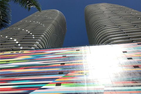 Condominio en alquiler en Miami, Florida, 1 dormitorio, 73.58 m2 № 1397567 - foto 1