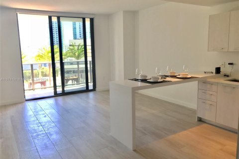 Condominio en alquiler en Miami, Florida, 1 dormitorio, 73.58 m2 № 1397567 - foto 6