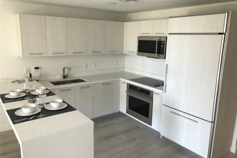 Condominio en alquiler en Miami, Florida, 1 dormitorio, 73.58 m2 № 1397567 - foto 10