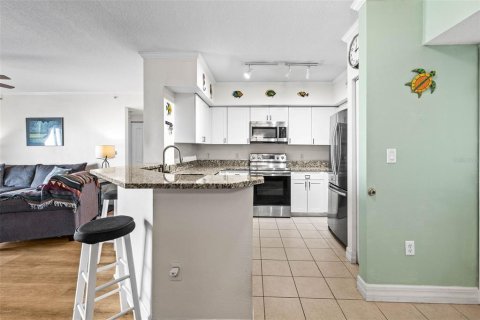 Condo in New Port Richey, Florida, 3 bedrooms  № 1410149 - photo 7