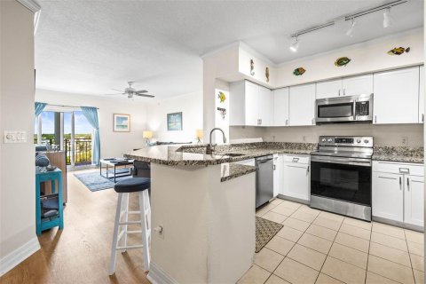 Condo in New Port Richey, Florida, 3 bedrooms  № 1410149 - photo 6