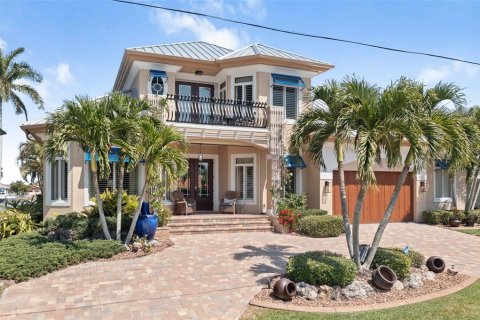 Villa ou maison à vendre à Punta Gorda, Floride: 3 chambres, 264.4 m2 № 1143678 - photo 1