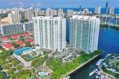 Condominio en venta en Aventura, Florida, 3 dormitorios, 304.16 m2 № 1410905 - foto 2