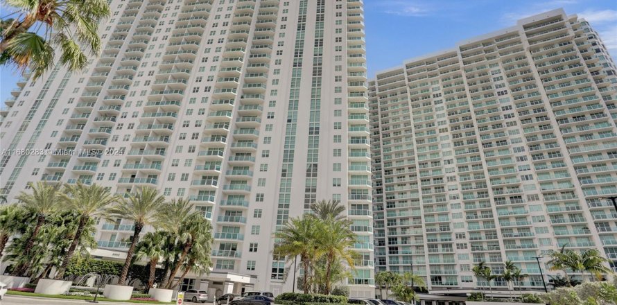 Condominio en Aventura, Florida, 3 dormitorios  № 1410905