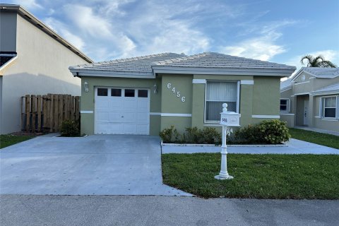 Casa en venta en Margate, Florida, 3 dormitorios, 111.02 m2 № 1092218 - foto 2