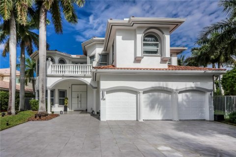 Casa en venta en Hollywood, Florida, 6 dormitorios, 458.66 m2 № 1290506 - foto 1