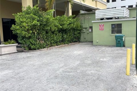 Propiedad comercial en venta en Coral Gables, Florida № 1147227 - foto 3