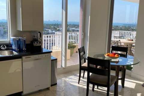 Condominio en alquiler en Key Biscayne, Florida, 3 dormitorios, 232.26 m2 № 2563 - foto 2