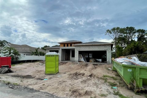 Casa en venta en Palm Bay, Florida, 4 dormitorios № 1331462 - foto 1