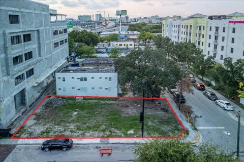 Propiedad comercial en venta en Miami, Florida № 1325337 - foto 2