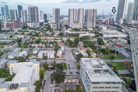 Propiedad comercial en venta en Miami, Florida № 1325337 - foto 5